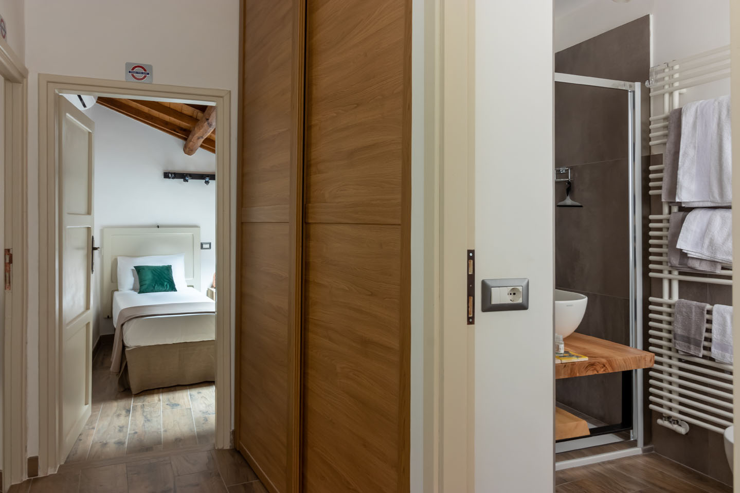 Bed & box gallery image